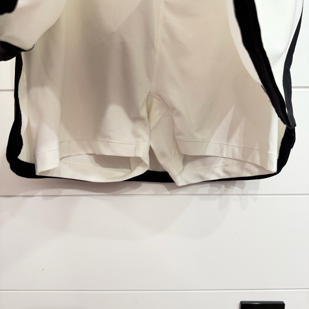 NEW Nike White Refined Border Tennis Skort Size Large 23489 - Picture 3 of 10